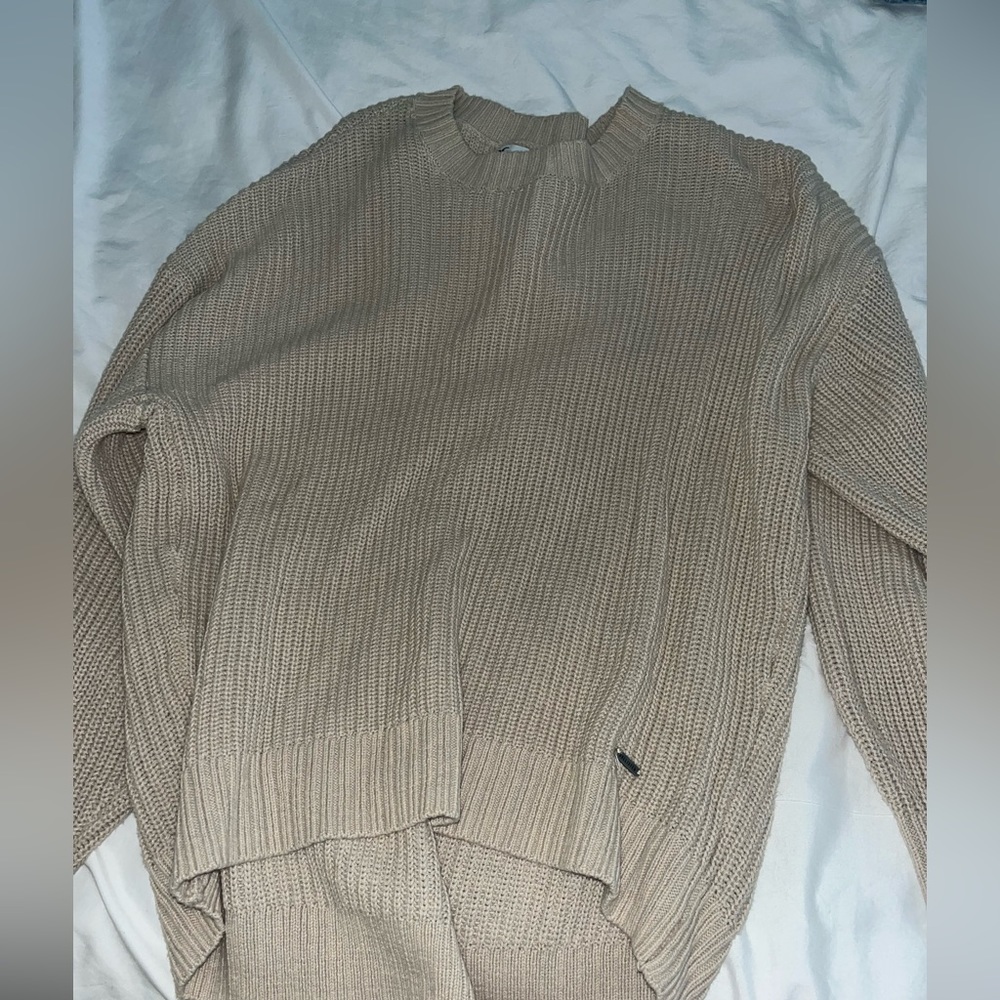 tan hollister sweater